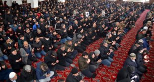 Van, Bitlis, Muş ve Hakkari'de depremde ölenler çin gıyabi cenaze namazı kılındı