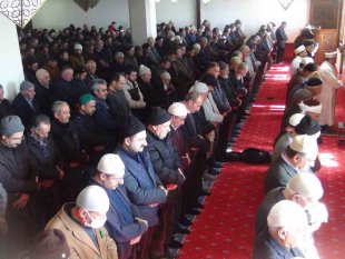 Depremde hayatını kaybedenler için gıyabi cenaze namazı kılındı