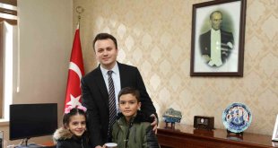 Okul harçlıklarını depremzedelere bağışladılar