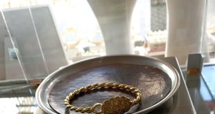 İmran Teyze burma bileziğini depremzedelere bağışladı