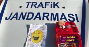 7 yaşındaki çocuktan duygulandıran not: "Her şey iyi olacak, korkma kardeşim, yanınızdayız"