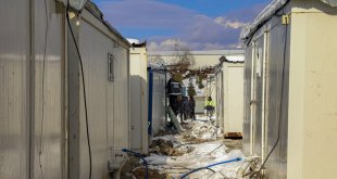 Van ekibinin Malatya'da kurumuna başladığı konteyner kent hızla tamamlanıyor