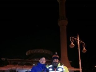 Müslüman olan Çinli kurtarma görevlisi barınma merkezi olarak kullanılan camiye 500 yuan bağışladı