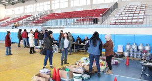 Van ve Bitlis'te depremzedeler için 'sosyal market' kuruldu
