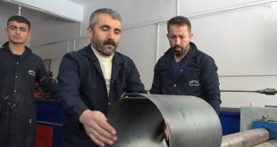 Tatillerini iptal eden öğrenciler depremzedeler için soba üretmeye başladı