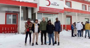 Eller depremzedeler için kalktı