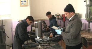 Meslek lisesinde depremzedeler için soba üretimi yapılıyor