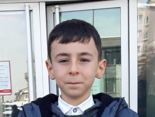 Kendi küçük yüreği büyük