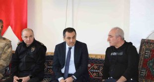 Vali Öksüz, depremzedelerle bir araya geldi