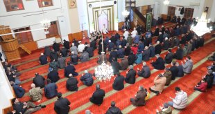 Erzincan'dan depremzedelere şimdiye kadar 275 tır ve 75 kamyon yardım gönderildi