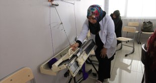 Van'da 120 kadın kursiyer depremzedeler için seferber oldu