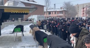 Leyla öğretmen ve ailesi Horasan'da son yolculuğuna uğurlandı