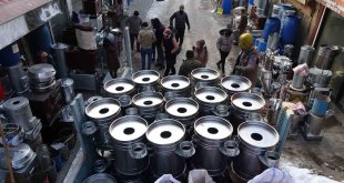 Depremzedeler üşümesin diye yoğun soba üretimi