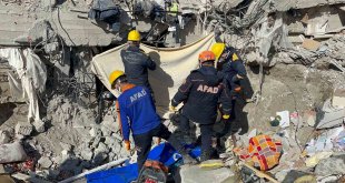 Muş AFAD ekipleri 23 kişiyi enkazdan canlı çıkardı