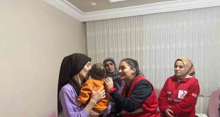 Ağrı'ya gelen depremzedelerin yaraları sarılıyor