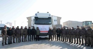 Ağrı'dan afet bölgesine odun ve soba desteği