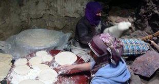 Narmanlı kadınlar depremzedeler için tandırın başında: "Onlar açken biz tok yatamadık"