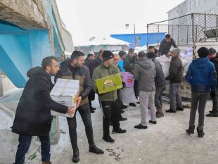 Başkale'de deprem bölgeleri için yardım seferberliği devam ediyor