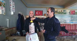 Çay ocağı işletmecisi günlük kazancını depremzedelere bağışladı