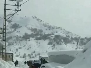 Şemdinlili kadınlar depremzedeler için karlı yolları aştı