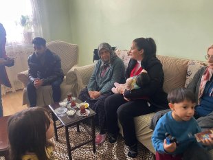 Ağrı'dan deprem bölgesine giden ekipler hayat kurtarmaya devam ediyor