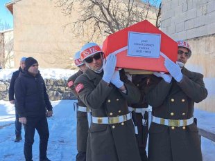 Depremde şehit düşen sözleşmeli er toprağa verildi