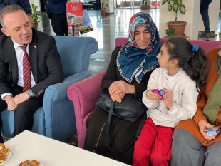 Depremzedeler Ardahan'da üniversite sosyal tesislerine yerleştirildi