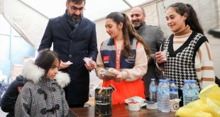 Bitlis'te 9 yaşındaki kız, harçlığını depremzedelere bağışladı