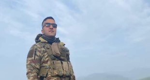 Depremde göçük altında kalan uzman er memleketi Kars'ta toprağa verildi