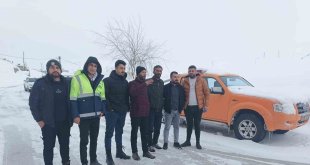 Bitlisli gönüllü kepçe operatörleri deprem bölgesinde çalışmak için yola çıktı