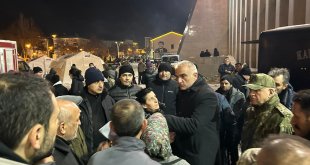 Bakan Ersoy, Malatya'da çadırda kalan depremzedelerle buluştu