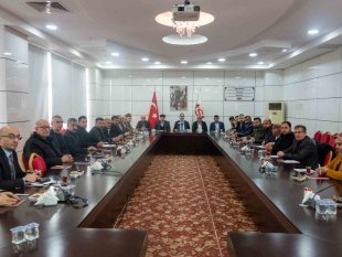 Toplantıda depreme yakalanan katılımcılar "besmele" çekti