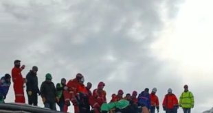 Van Büyükşehir Belediyesi ekipleri 59 saat sonra enkazdan bir yaralı daha kurtardı