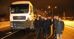 Palandöken Belediyesi tüm imkânlarıyla depremzedelerin yanında