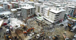 Deprem bölgesi Malatya'da enkaz çalışmaları havadan görüntülendi