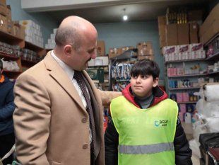 Ağrı'da deprem bölgesine yardımlar hız kesmeden devam ediyor