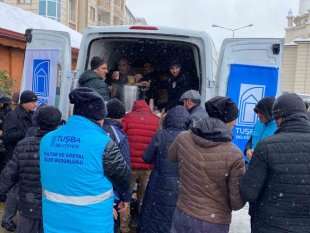 Tuşba Belediyesinden depremzedelere sıcak çorba ikramı