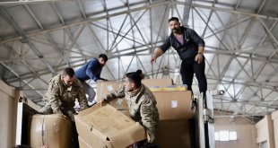 Ağrı'dan 8 tır ve 1 kamyon afetzedeler için yola çıktı