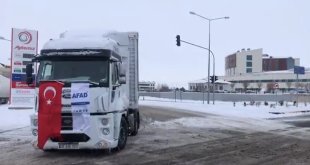 Kars'ta 9 yardım tırı Şanlıurfa'ya yola çıktı
