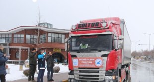 Edremit Belediyesinden deprem bölgesine 6 tır ihtiyaç malzemesi