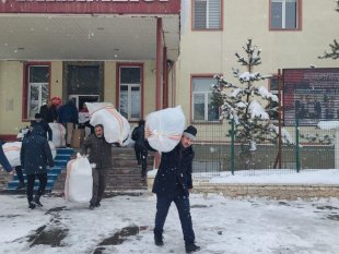 Depremzedeler için herkes yardıma koştu