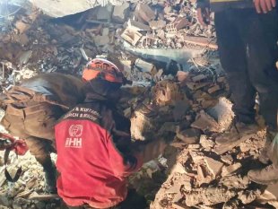 Malatya'da enkaz altındaki yaralı vatandaş işte böyle kurtarıldı