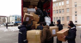 Van'dan deprem bölgesine yardım tırları hareket etti