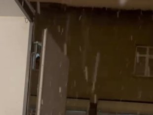 Yüksekovalı gençler yoğun kar yağışına rağmen depremzedeler için yardım topladı