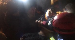 Malatya'da enkaz altında kalan çocuk böyle kurtarıldı