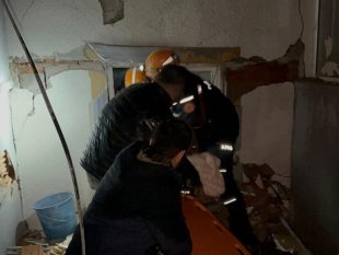 Enkaz altında canla başla çalışan ekiplerden yüreklere su serpen haberler gelmeye devam ediyor