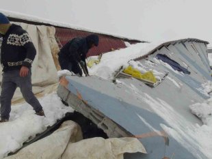 Patates deposu deprem sonrası çöktü