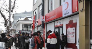 Kars'ta vatandaşlar kan merkezlerine koştu
