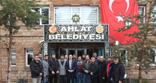 Ahlat'tan deprem bölgesine 4 tır yardım malzemesi gönderildi