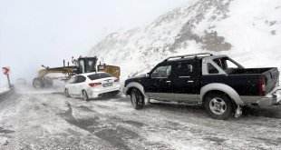Ardahan-Şavşat kara yolu çığ nedeniyle ulaşıma kapandı
